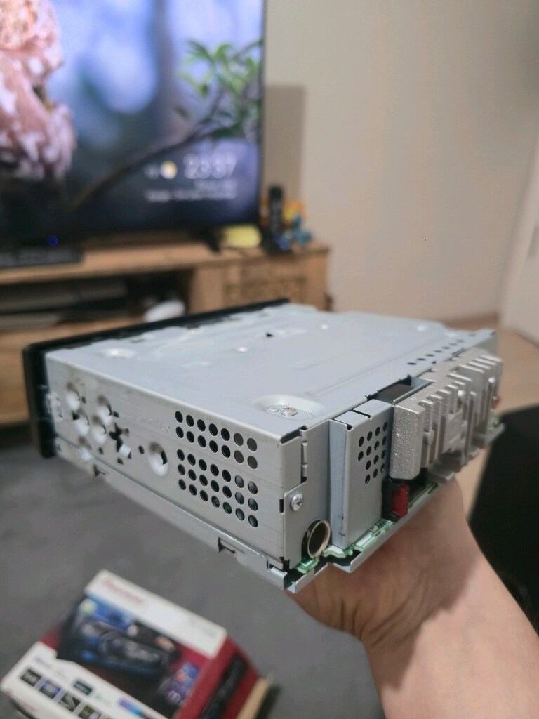 Pioneer DEH-S4250BT - 5