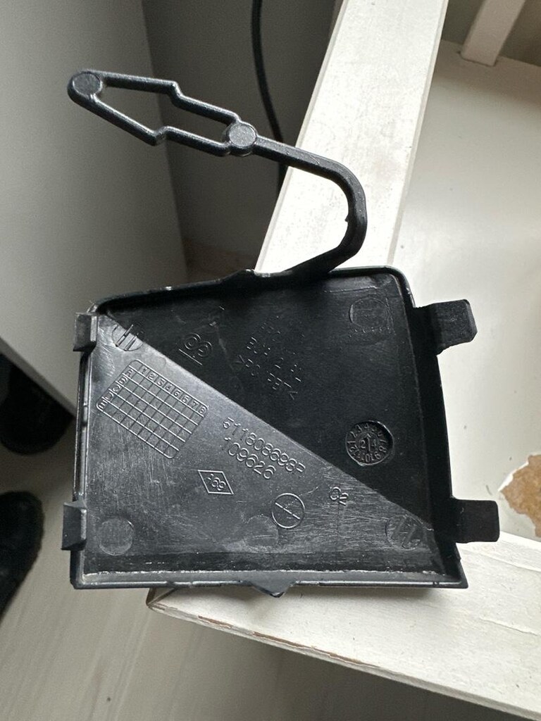 Clio 5 çeki demiri kapağı orjinal - 2