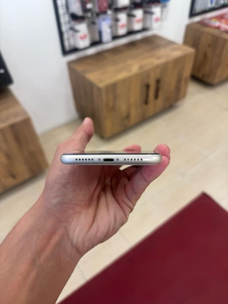 İphone 11 Beyaz 64GB - 5