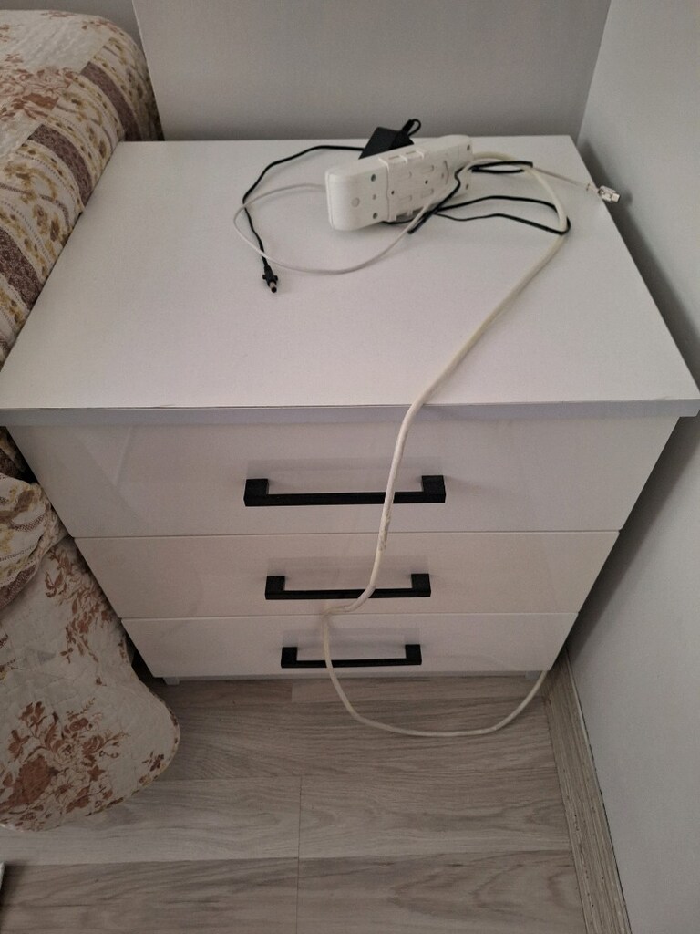komodin 3 cekmeceli özel yaptırdım yatagın yanına zor sıgıyor onun içr - 2