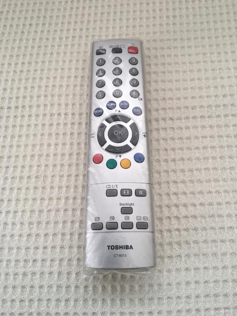 TOSHIBA LCD COLOUR TV 20” - 7