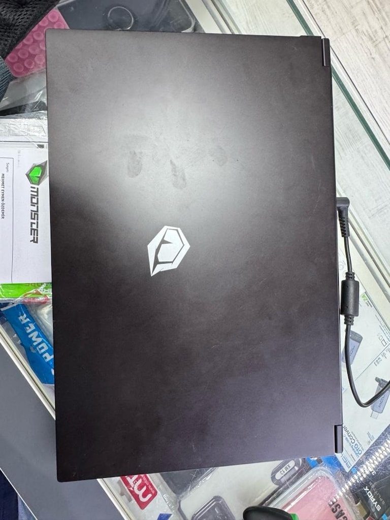 MONSTER GAMİNG i5 12.NESİL LAPTOP 3050Ekran Kartı 16Ram 512GB SSD - 5