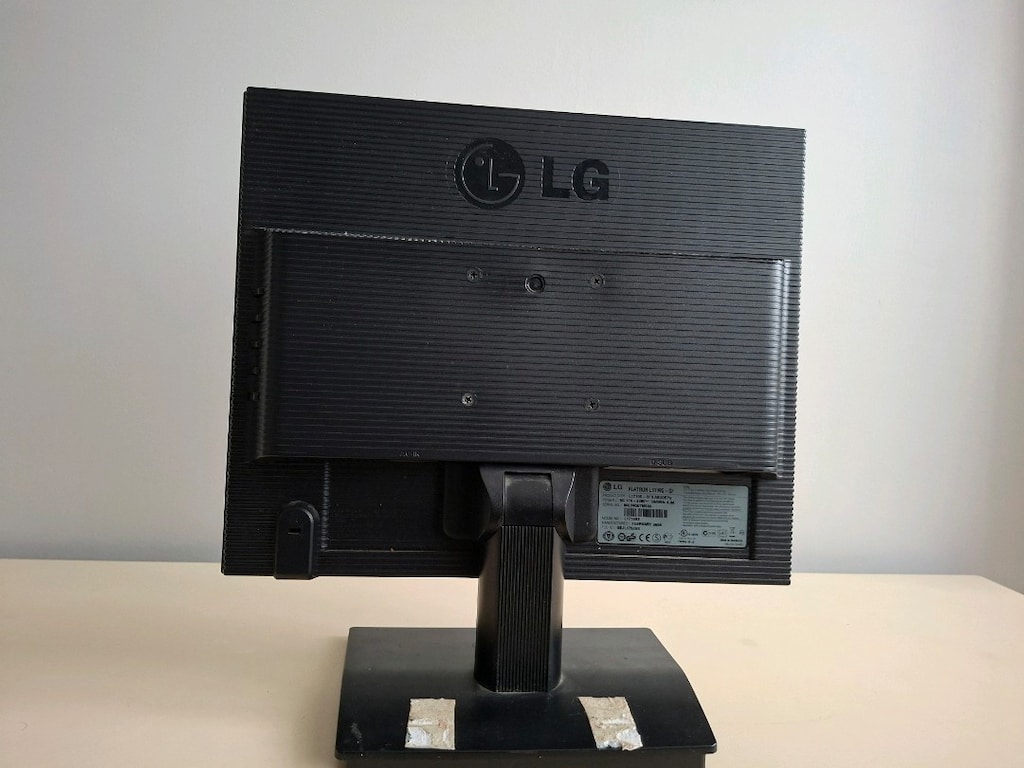 LG 17" Kare ve Casper 18.5" Geniş Ekran Monitörler - 2