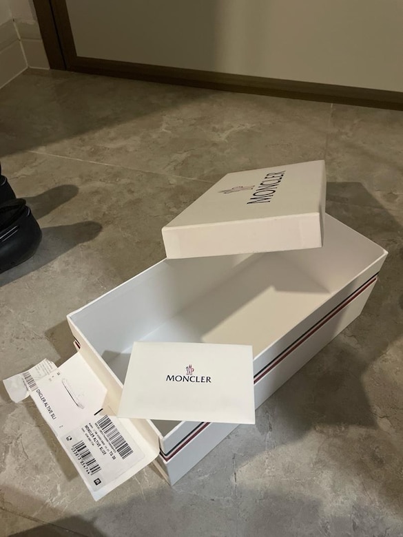 Moncler Marka Ayakkabı Kutusu, Orjinal Ürüne aittir - 3
