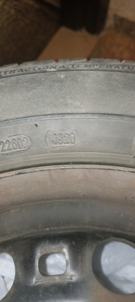 4 adet jant lastik 218/60r15 - 14