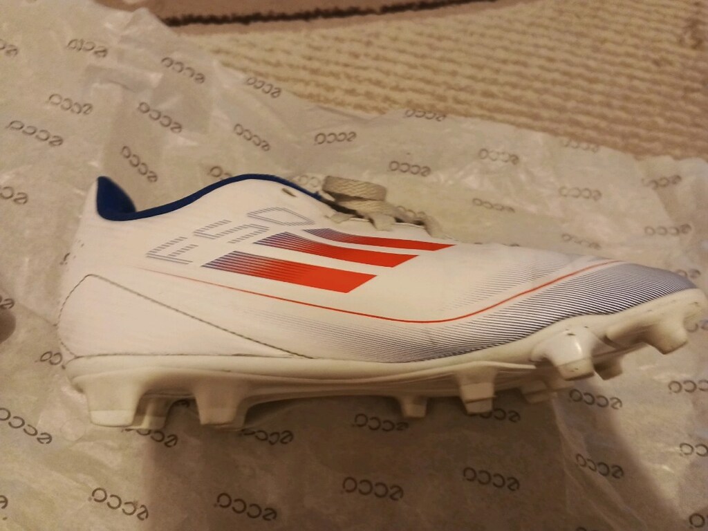 Krampon Adidas F50 modelidir - 6