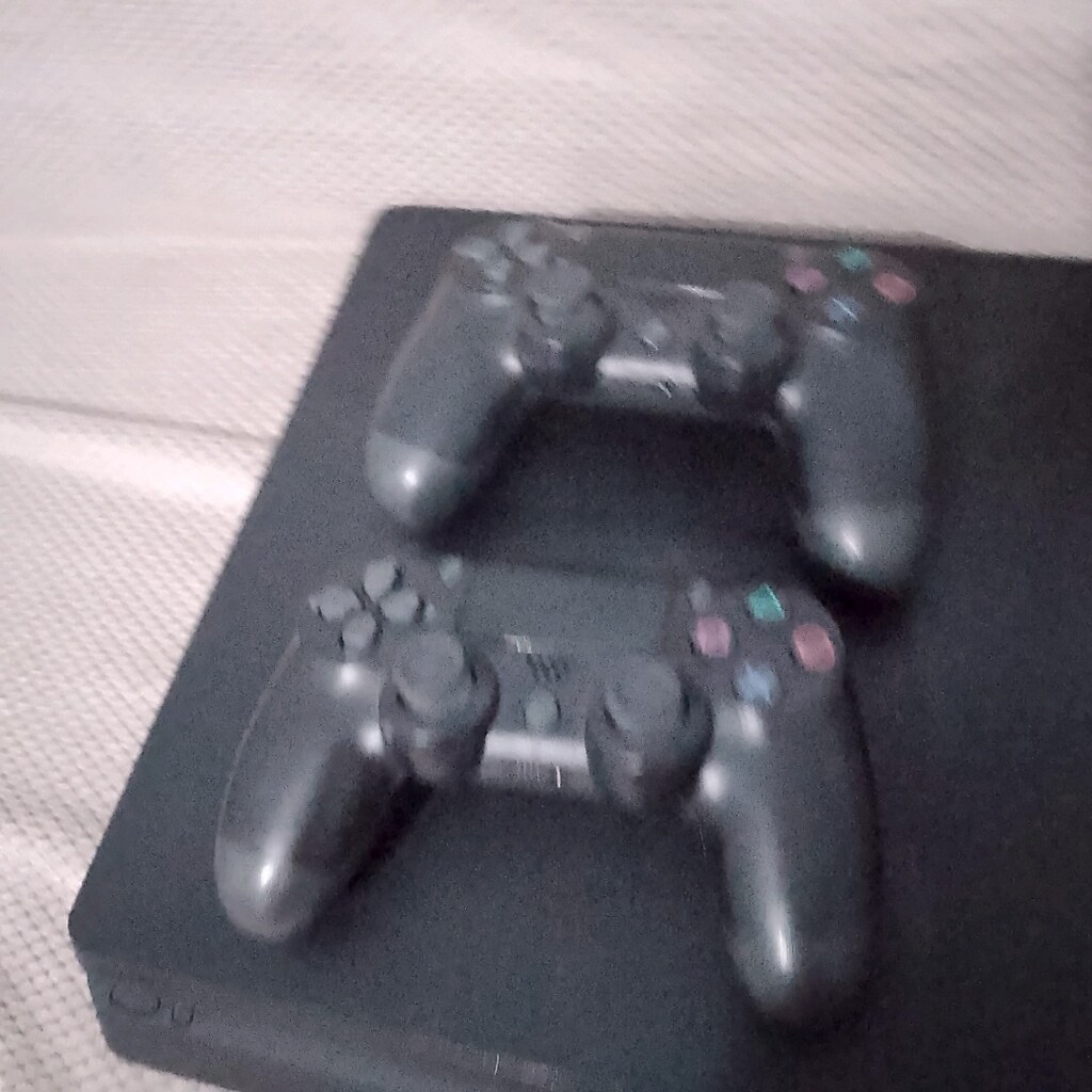PS4 sorunuyok 2adet kol bulunmaktadır 2adet şarj kablosu bulunmaktadır - 5