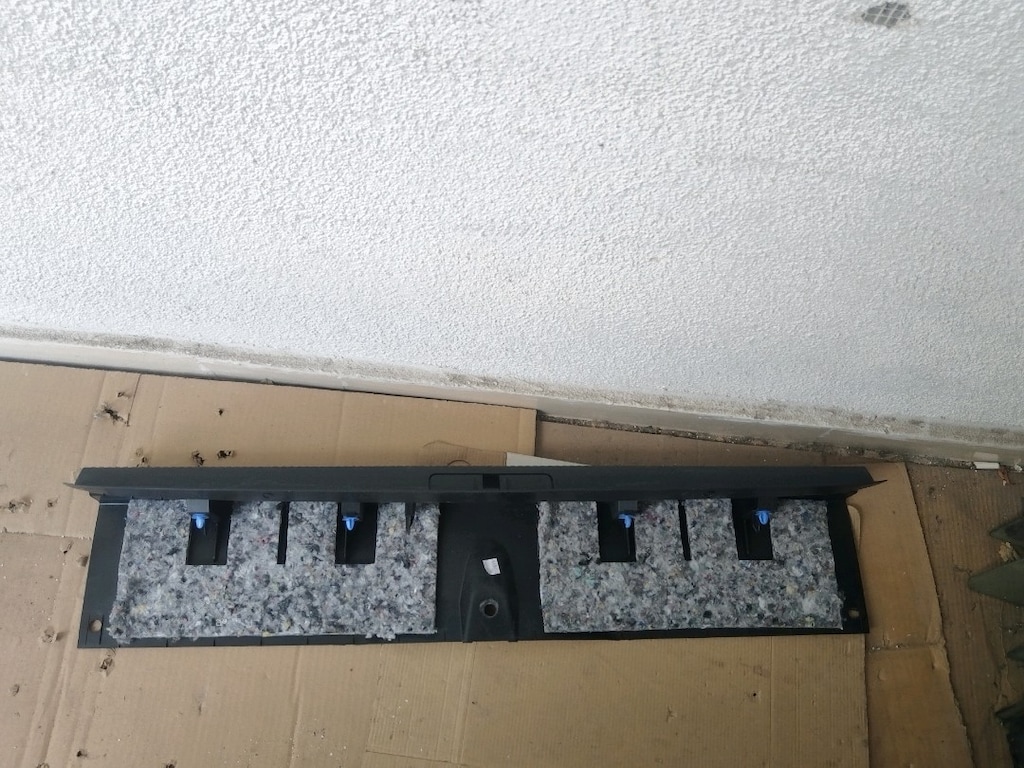 Citroen C5 Aircross Bagaj Kilidi İç Kaplama Döşemesi (9817158677) - 2