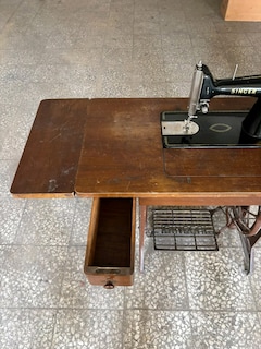 Singer dikiş makinesi masası ile birlikte - 4