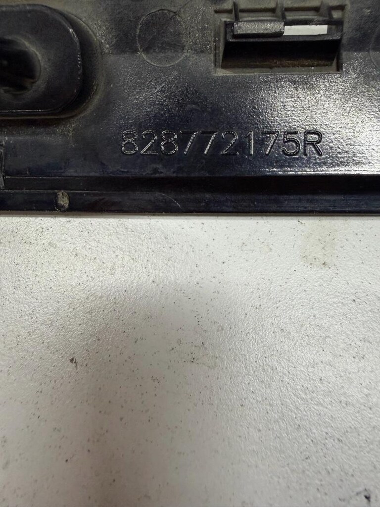 Renault clio 5 sol arka kapı bandı çıtası çıkma orjinal 828772175R - 3