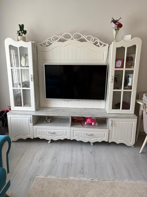 koltuk takımı ve tv ünitesi