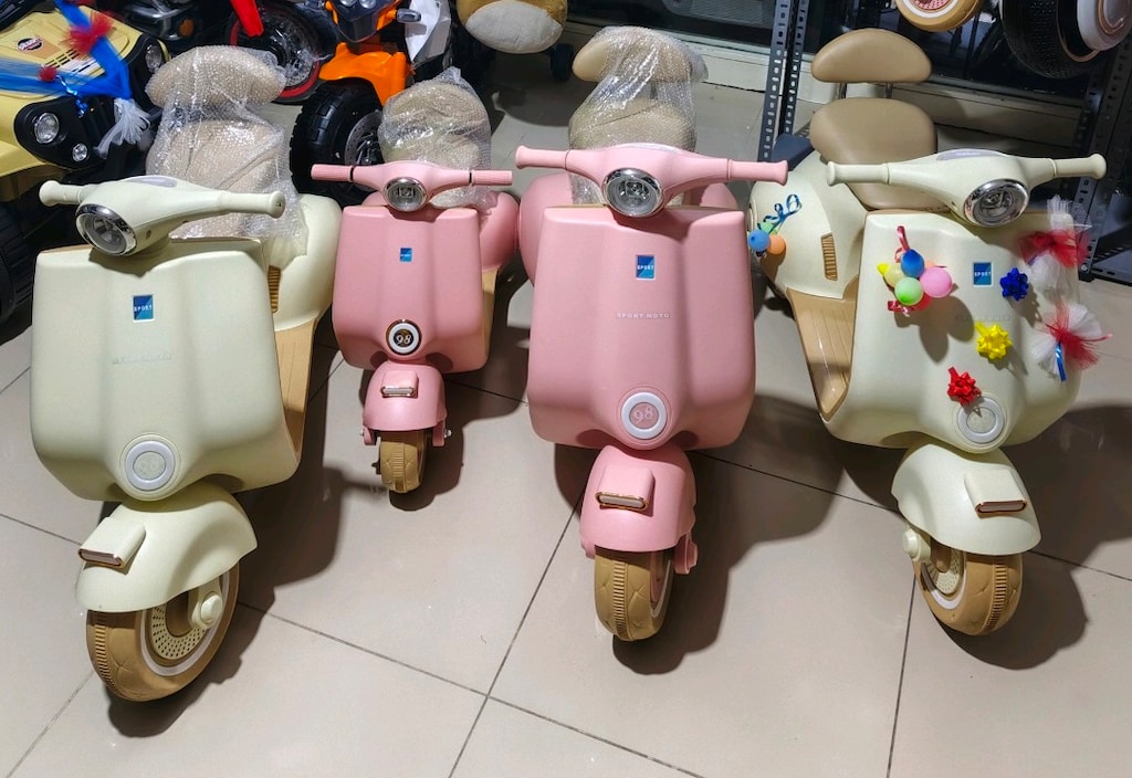 (KAMPANYA) 12+12 VESPA 2-6 YAŞ KUMANDALI&MANUEL AKÜLÜ ARABA SCOOTER - 7