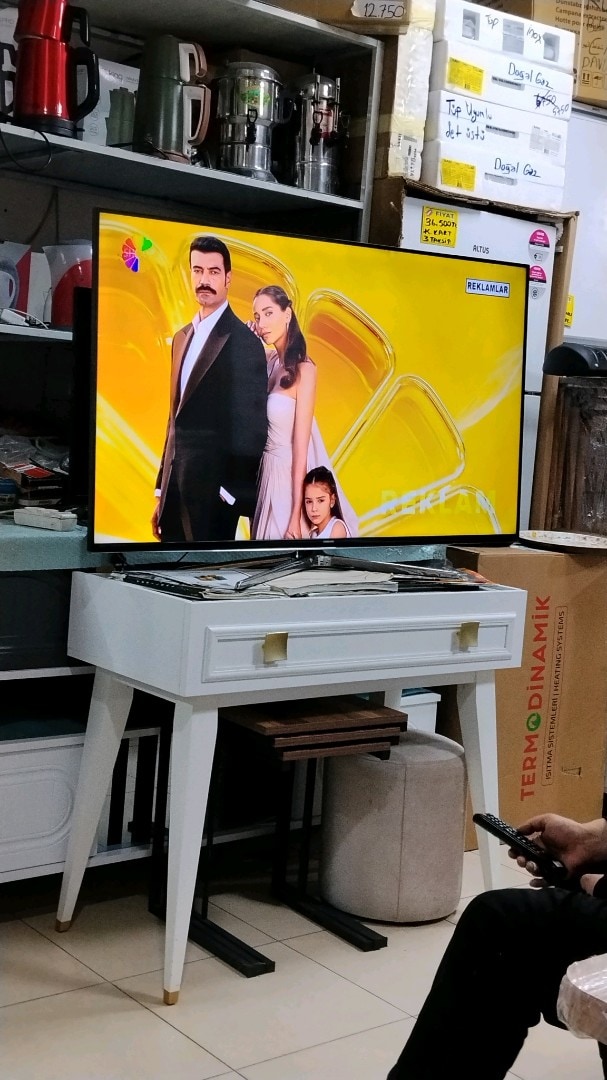 Samsung 140 Ekran Akıllı Televizyon - 4