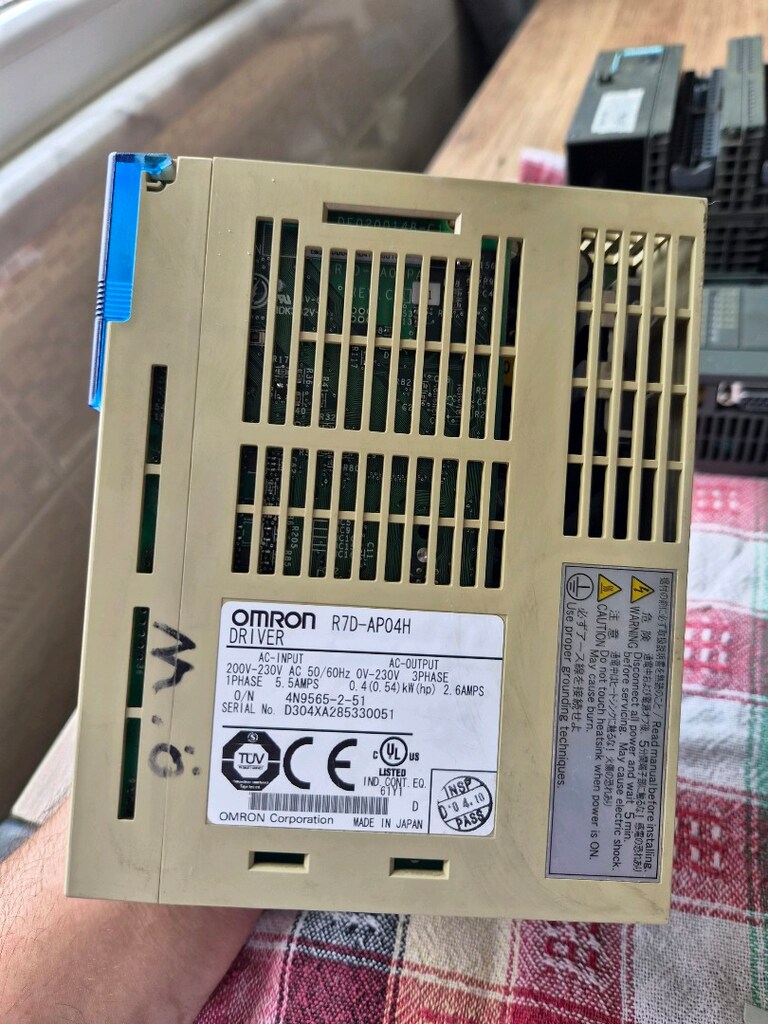 omron r7d ap04h - 3
