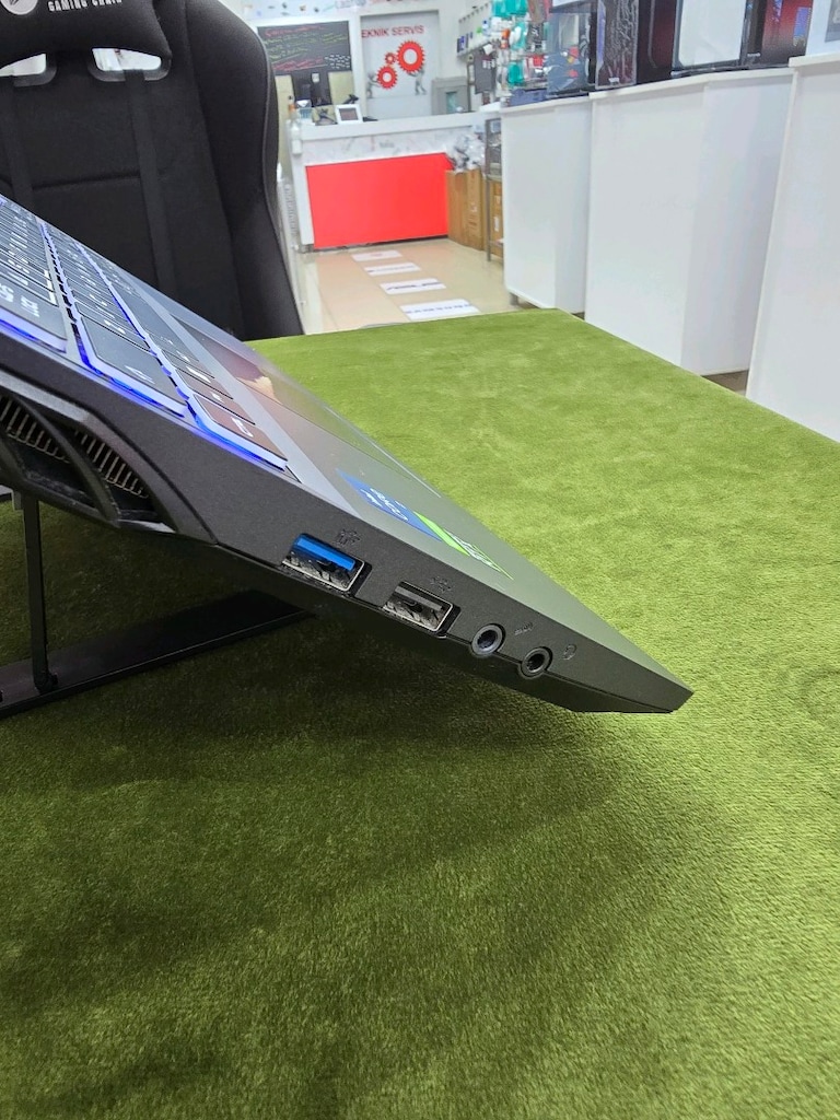 QUANTUM CWE15IAR GAMING LAPTOP İŞLEMCİ: Intel Core i7-11800H 11. - 12