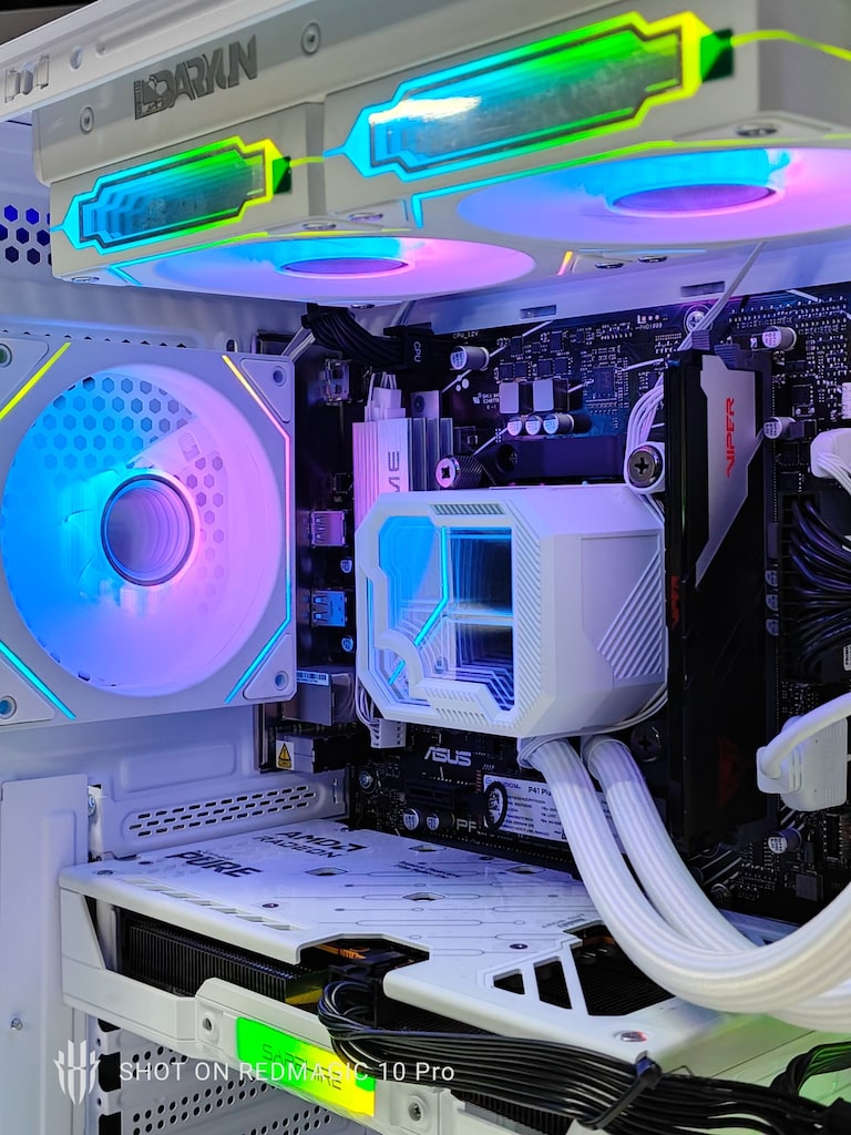 SIFIR! Ryzen 7 7800X3D - RX 9060XT 16GB - 16GB RAM - 1TB M.2 SSD - 8