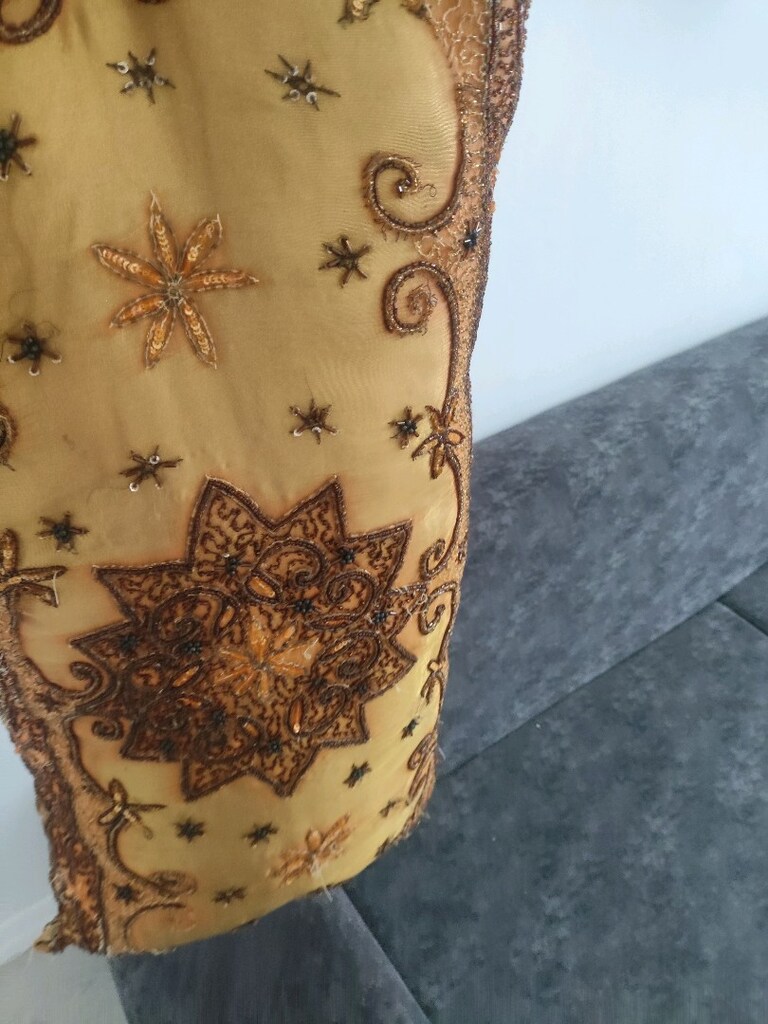 sarı saten üstü. boncuk işlemeli. dikdörtgen yastik - 2