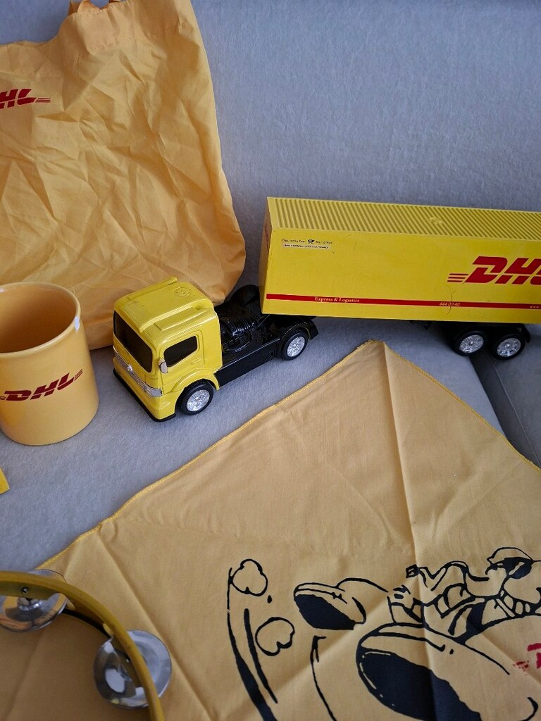 DHL Kamyon Dürbün Kupa Şemsiye Bandana Fotograf Makinası Darbuka Tef - 6