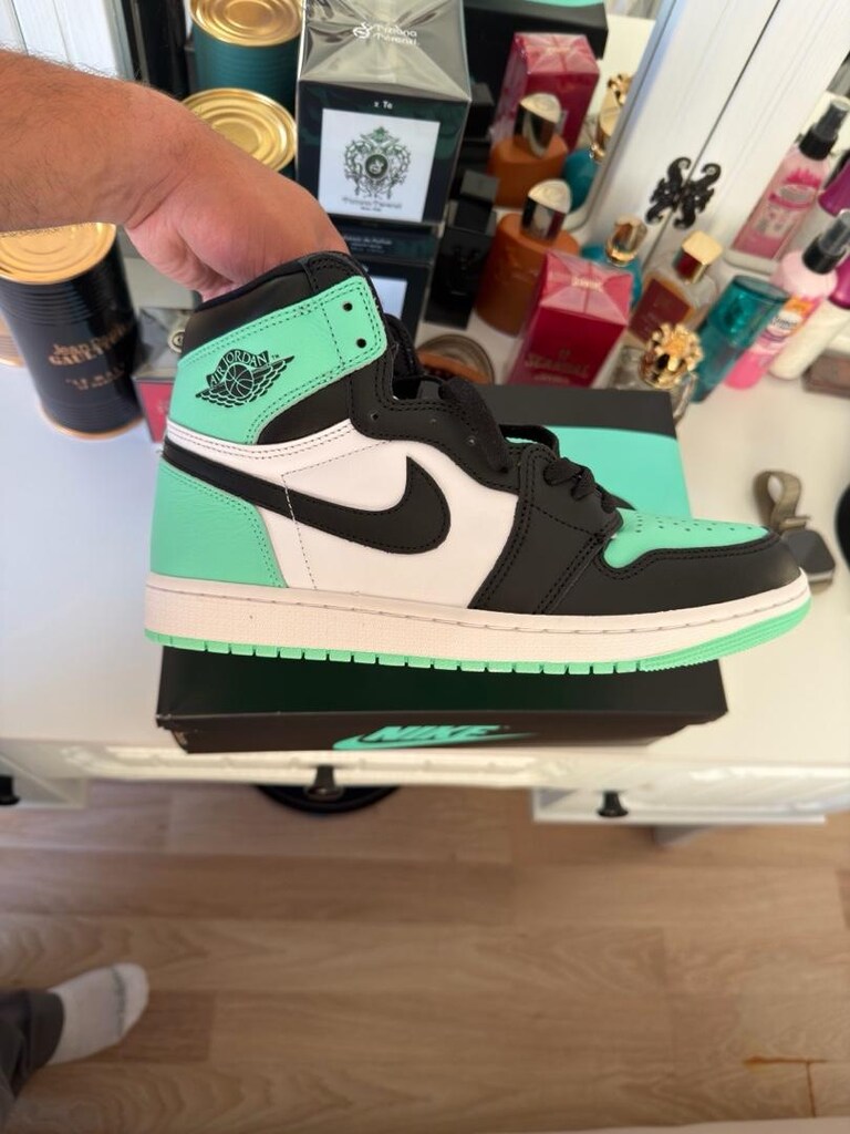 Nike Air Jordan 1 Retro High OG "Green Glow" - 3