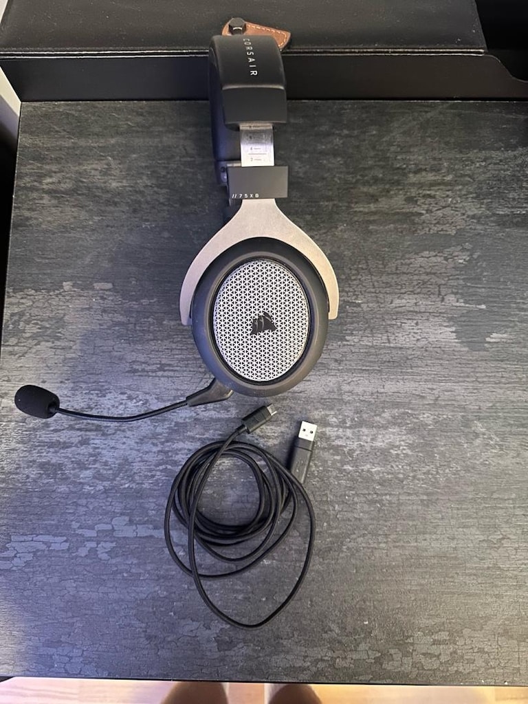 Xbox Series X + 2 Orijinal Kol + Corsair HS75 XB Kablosuz Kulaklık - 3
