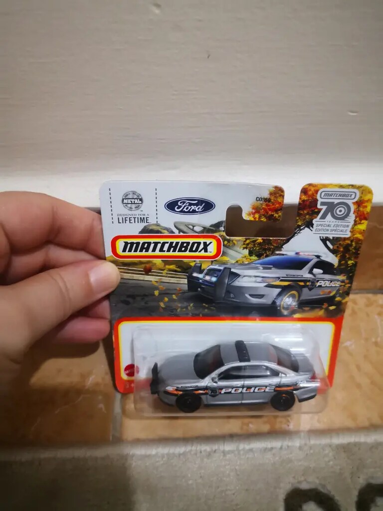 Matchbox ford police interceptor - 3