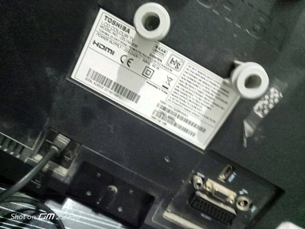TV Toshiba 22 inç Sehpa ve uydu alıcısı ve TV sehpası ile birlikte - 5