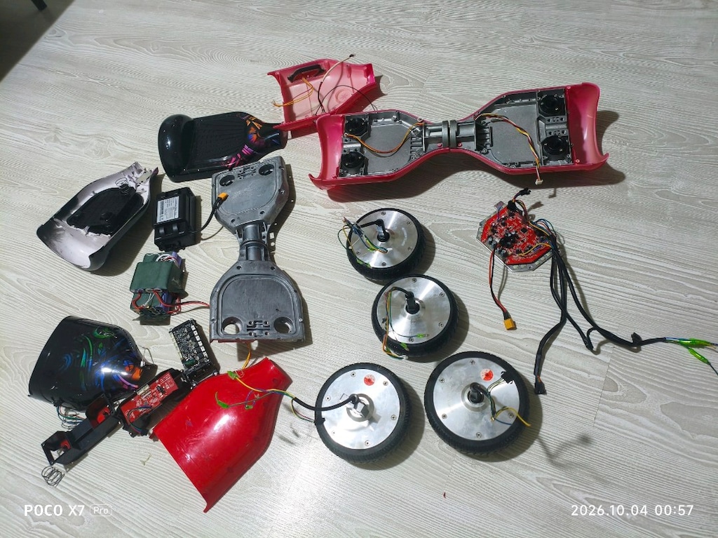 Demonte durumda hoverboard yedek parça seti. - 3
