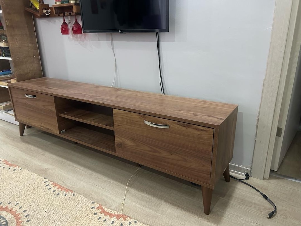 Modern Ahşap Desenli TV Ünitesi (Temiz ve Kullanışlı) - 2