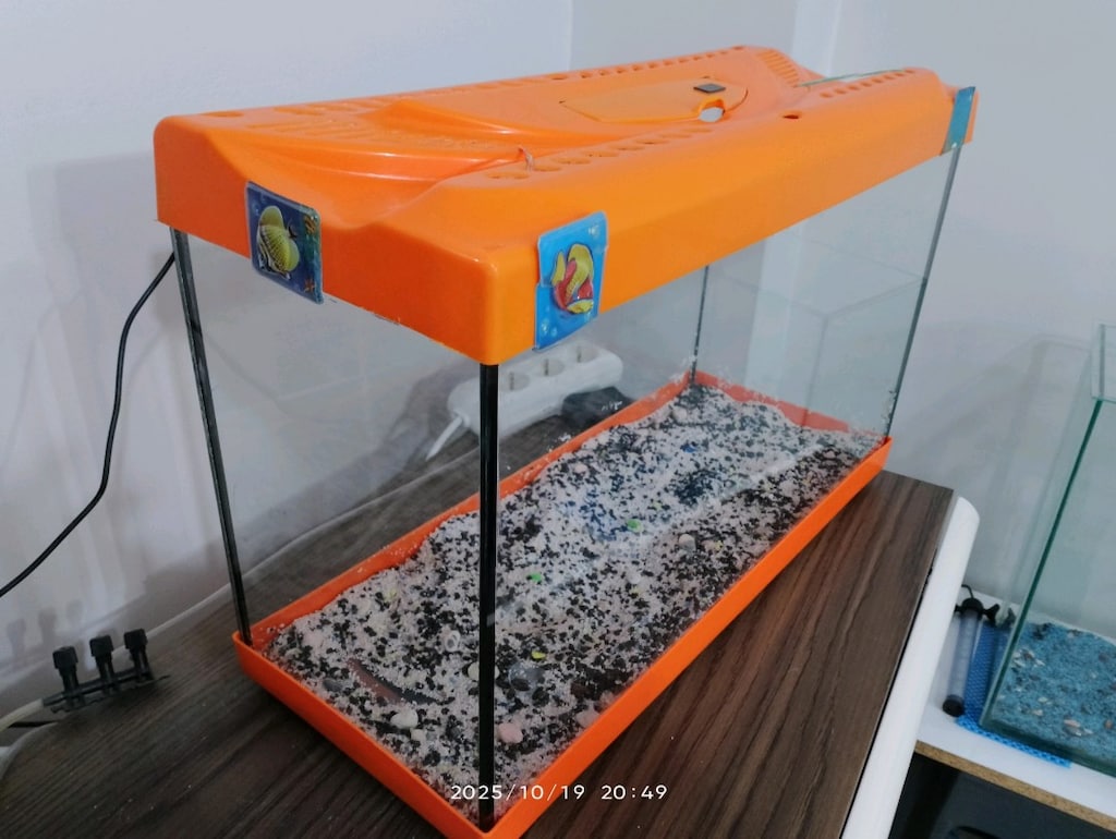 40 cm LED'li kum ve süs taşlı 50*20*34 ölçüde akvaryum