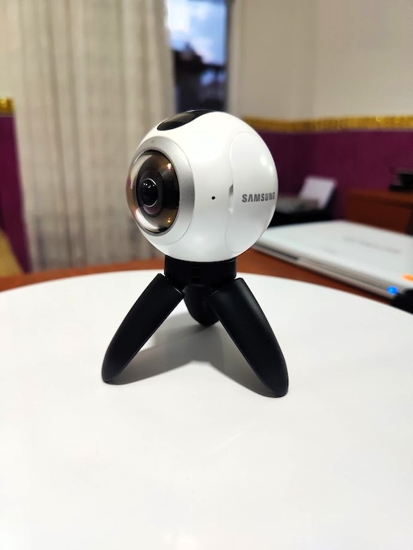 SAMSUNG GEAR 360 YÜKSEK ÇÖZÜNÜRLÜKLÜ KAMERA + 8GB SD KART + GÜNCEL APK - 2