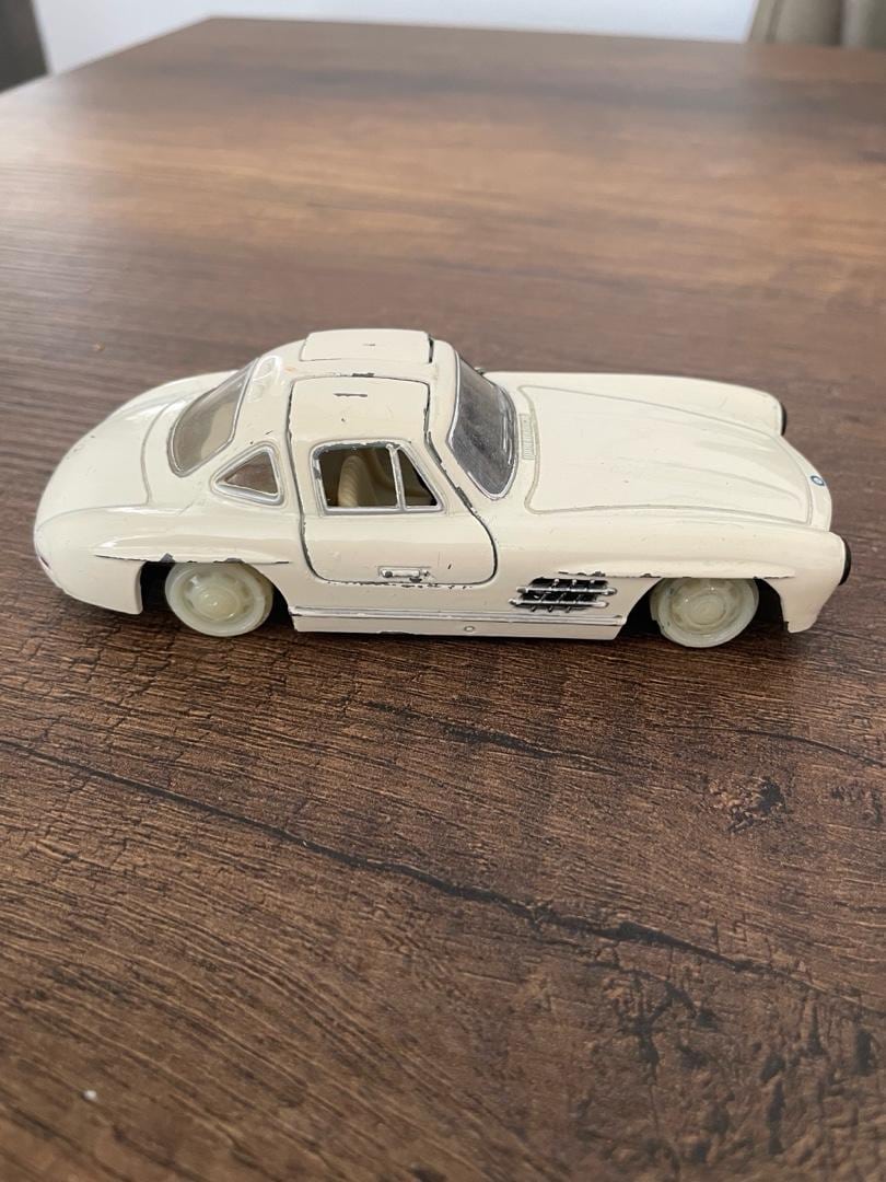 Kinsmart 1954 Mercedes metal araba - 3