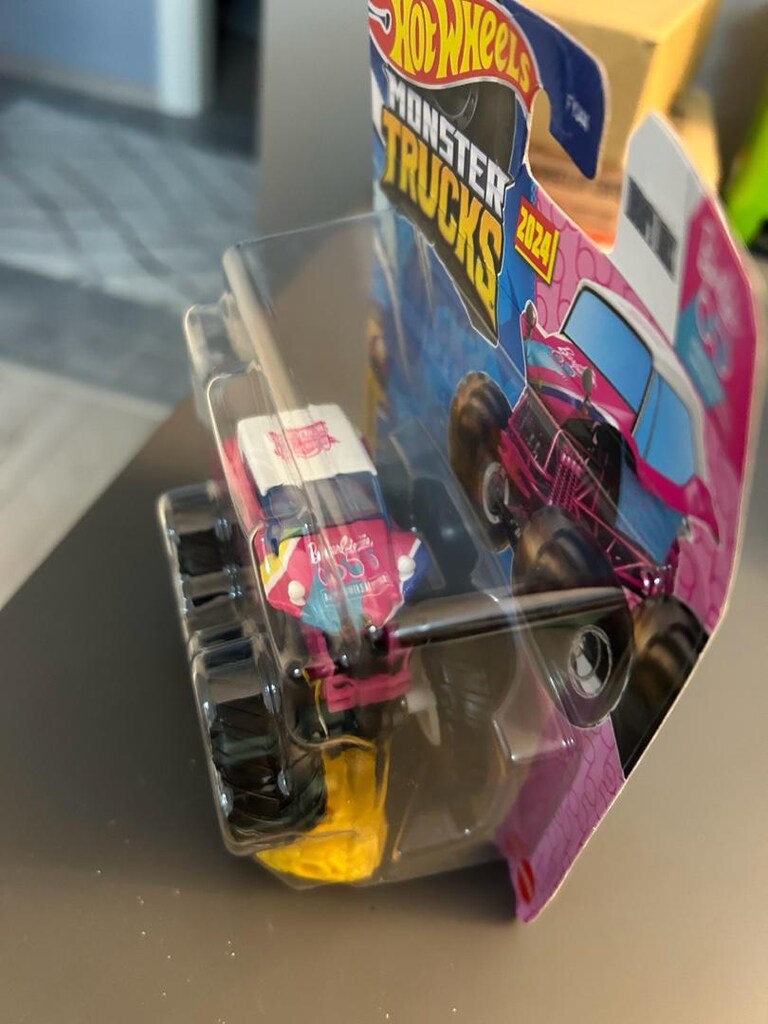 HOT WHEELS MONSTER BARBIE - 2