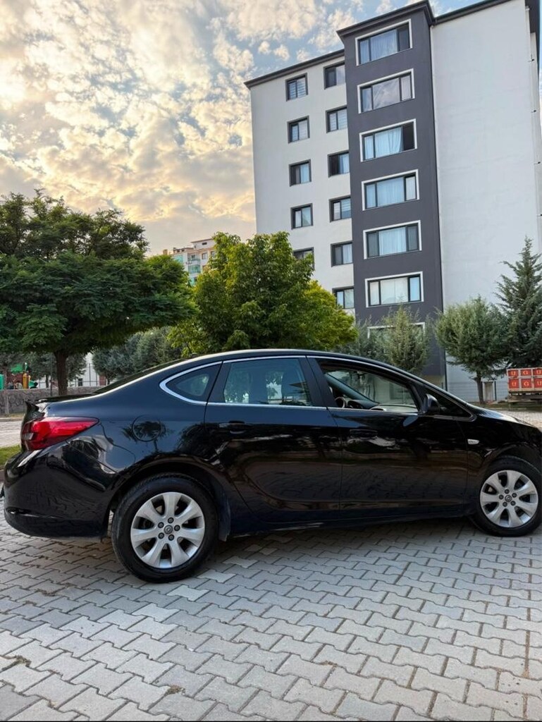 2018 çıkışlı 63.000 km de Astra J kasa. boyasız - Değişensiz-Tramersiz - 9