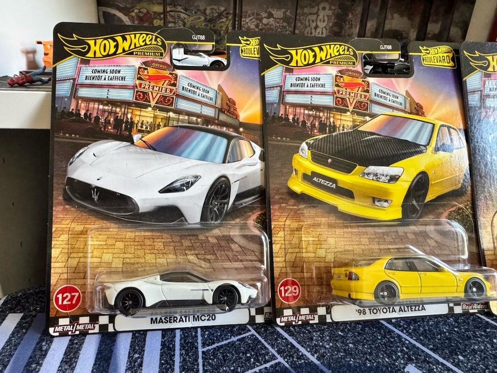 HOTWHEELS PREMIUM BOULEVARD SET - 4