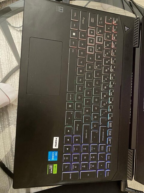 sıfır dan farksız 1 yıllık laptop