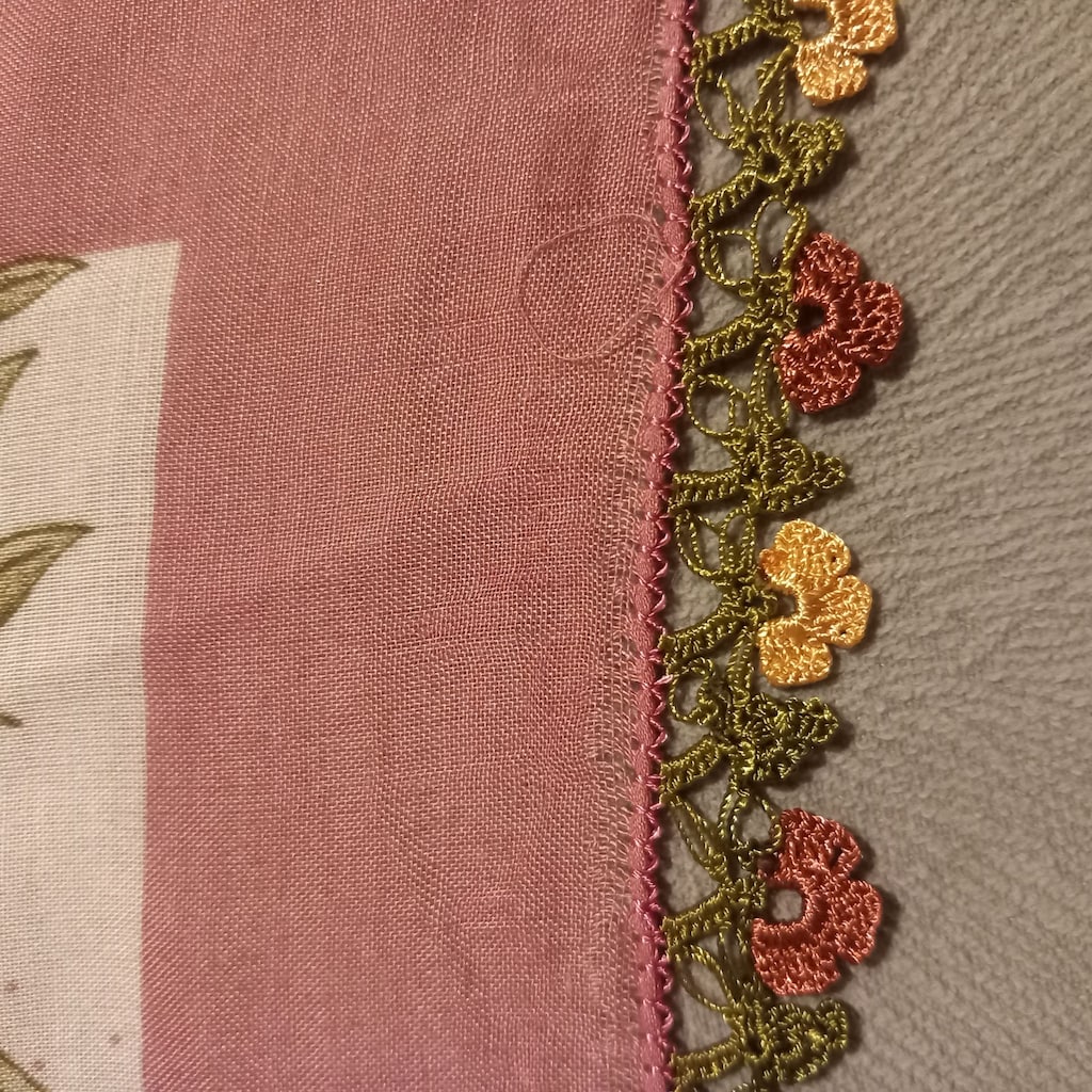 Pembe dantelli tülbent - 2