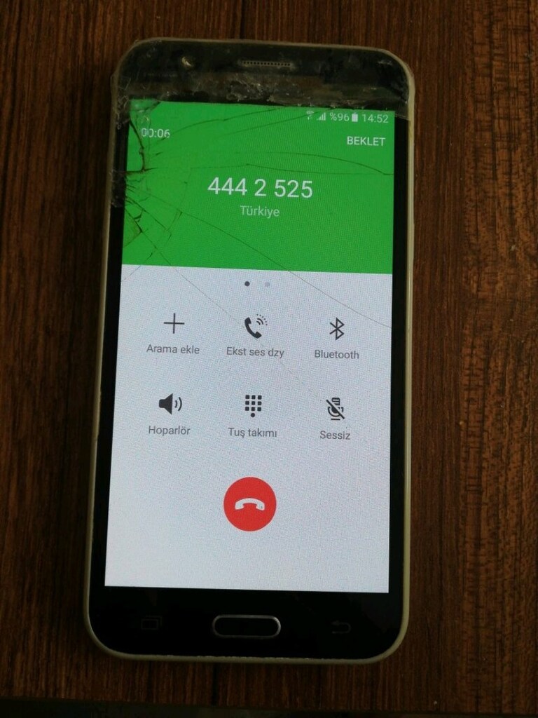resimde görüldüğü gibi üst camı kırık dokunmatik aktif çalışıyor - 2