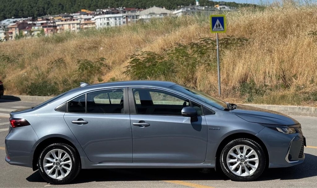 TOYATA COROLA 1.8 hibrit (64.000 km ) - 4