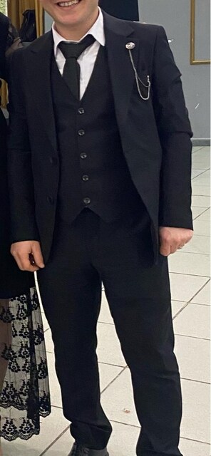 siyah takım elbise