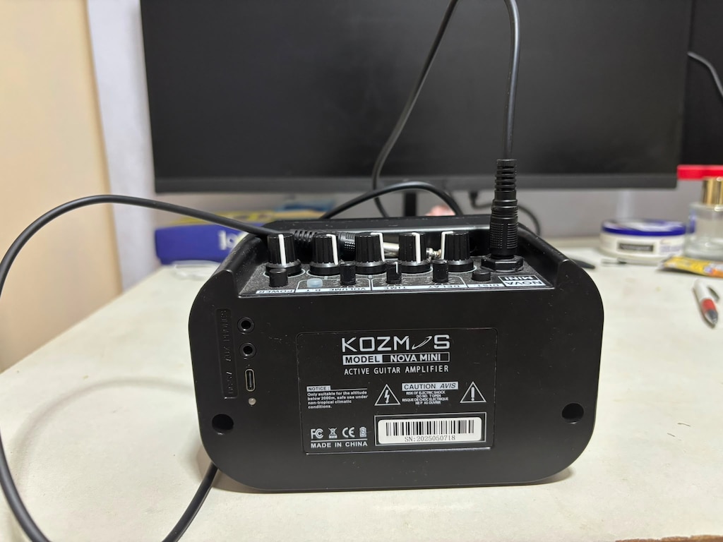 KOZMOS NOVA-MINI-BK GITAR AMFİSİ 10W - 4
