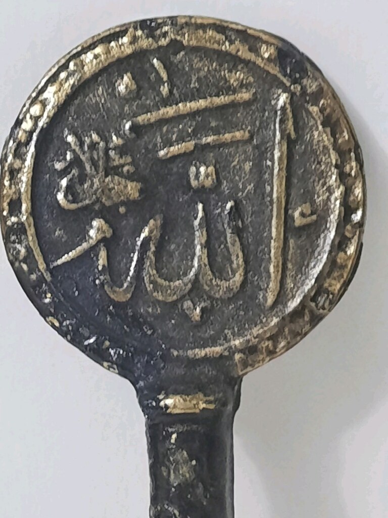 aslanlı ve yazılı dev boy döküm anahtar - 3