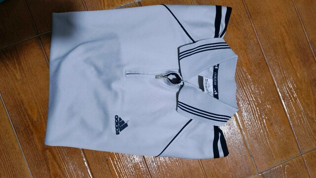 Adidas likralı tshirt..Lacivert, kırmızı, beyazı, bej renklisi de var.