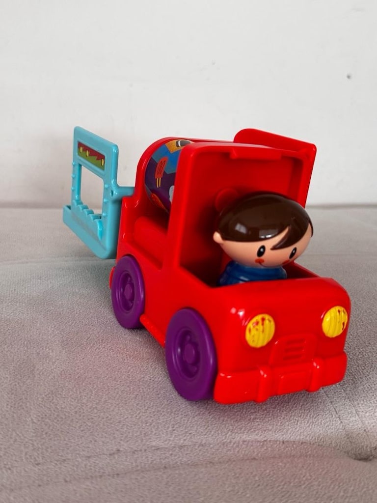 Playskool Renkli Kamyonlar serisinden Yemek Kamyonu - 4