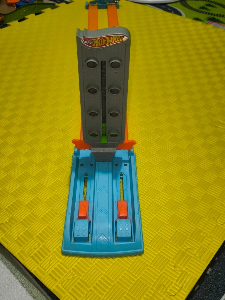 ORİJİNAL 11 ADET HOT WHEELS OYUNCAKLAR 1 -8 YAŞ ARASİ - 19