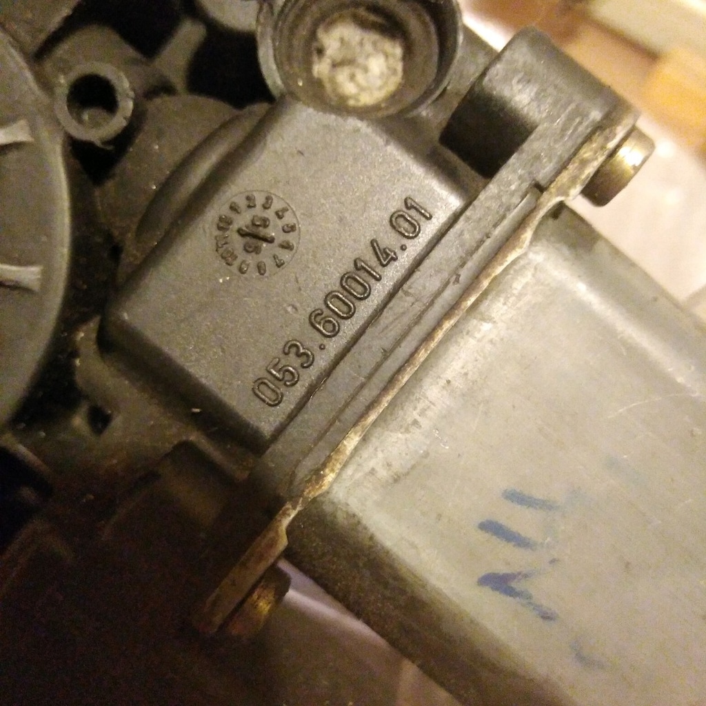 AUDİ A4 B5 SAĞ ÖN CAM MOTORU - 4