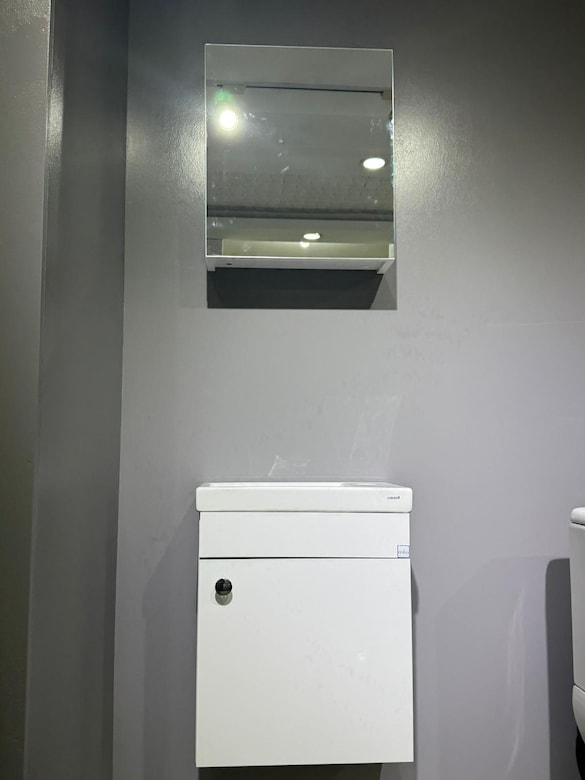 ASKA 45 CM BANYO DOLABI TAKIMI - 3