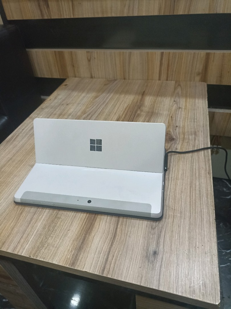 Microsoft surface 2 sıfır ayarında çok temiz - 2