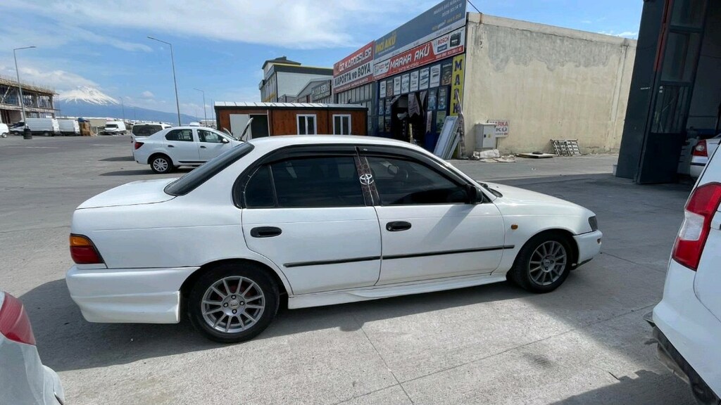 Toyota Corolla 1.3 efsane kasa - 4