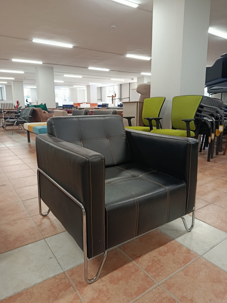 KLAS OFİS ÜSKÜDAR SİYAH DERİ TEKLİ BERJER KOLTUK İKİNCİ EL - 2