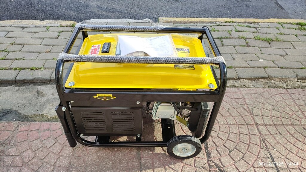 3,5KVA MARŞLI İPLİ TEKERLEKLİ KUMANDALİ BENZİNLİ JENERATÖR - 2